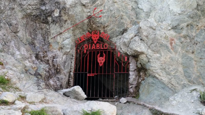 The entrance to Cueva del Diablo at the base of Icebox Hill in Mazatlan.