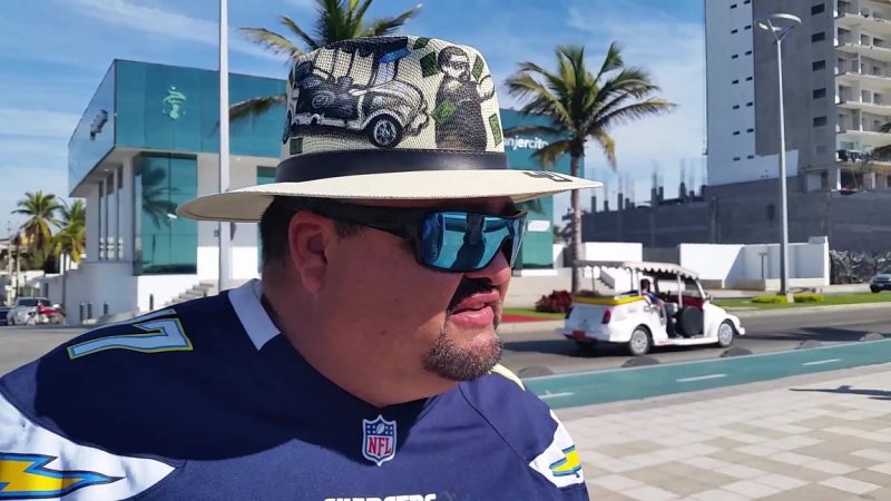 A man wearing a hat giving one of his famous tours of Mazatlan.